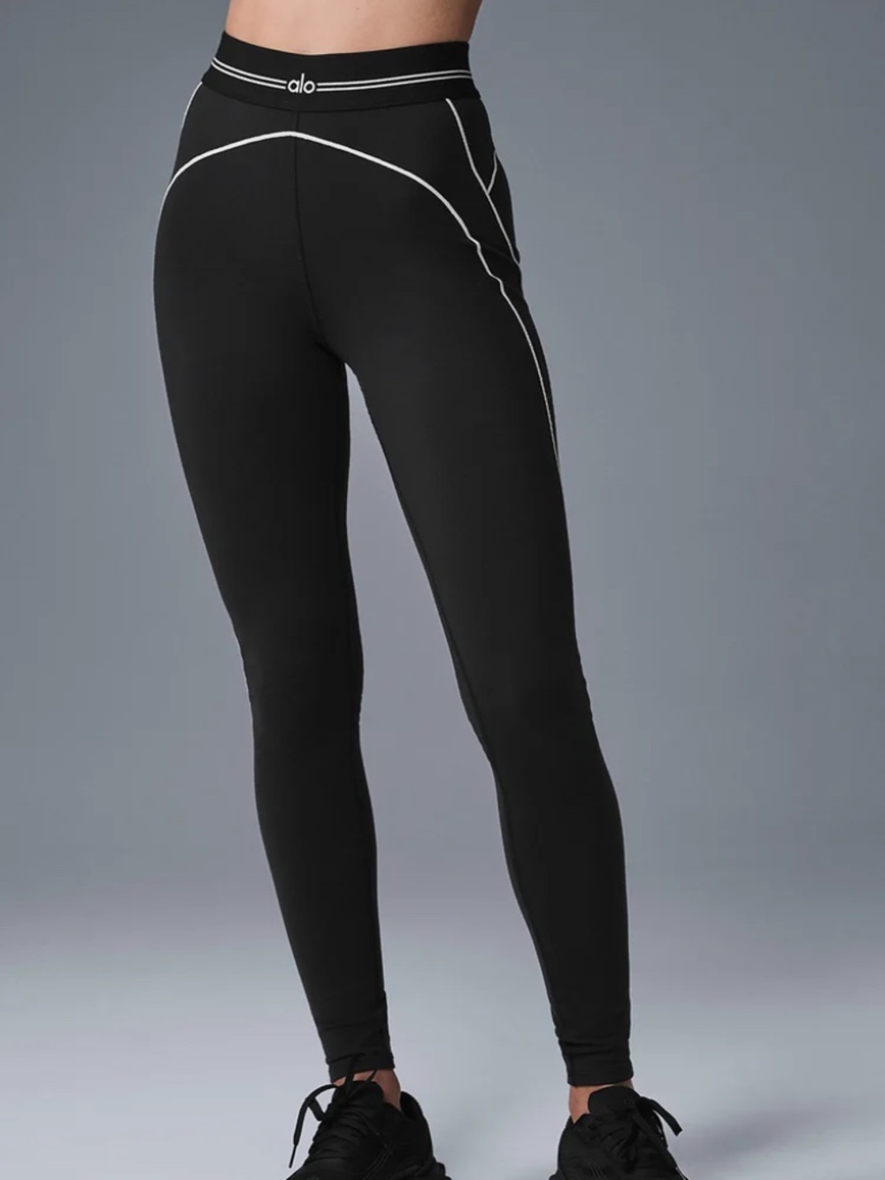 Alo yoga black heart throb leggings with white piping